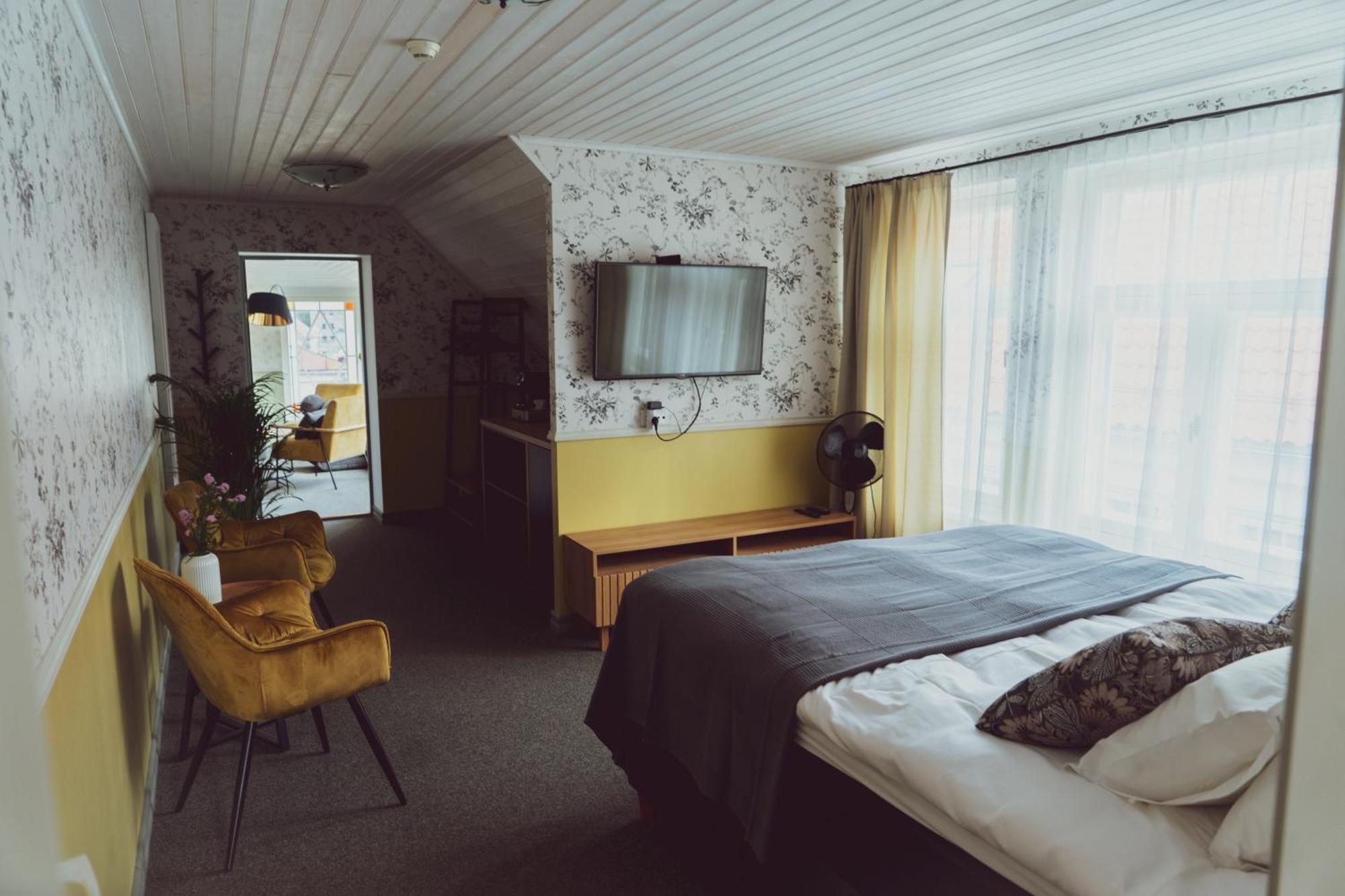 Vanalinna Boutique Hotel Kuressaare Bagian luar foto