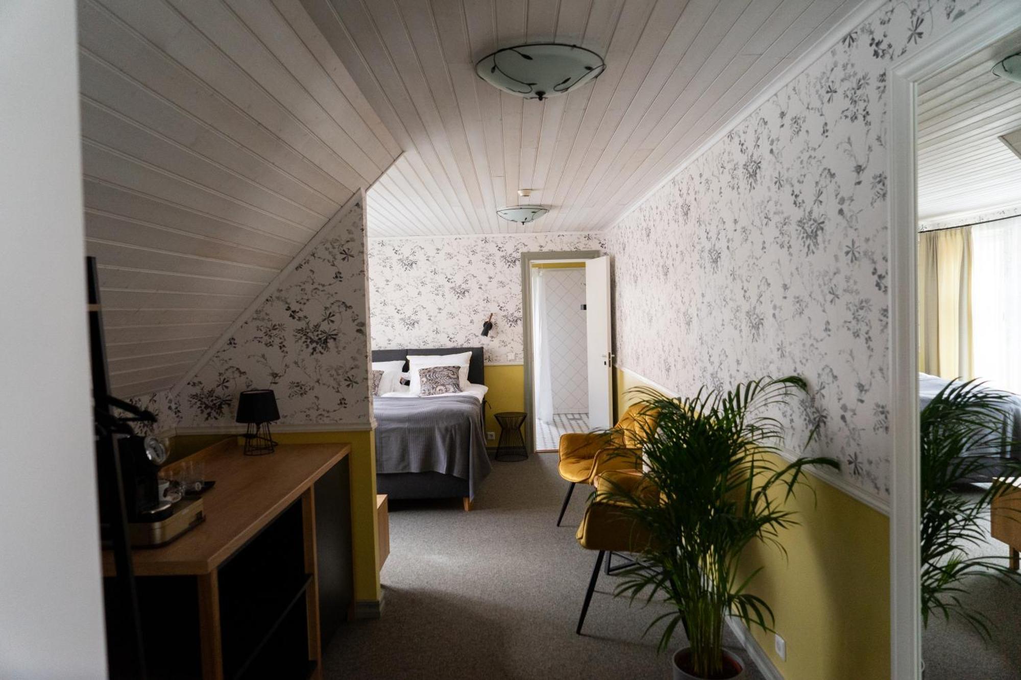Vanalinna Boutique Hotel Kuressaare Bagian luar foto