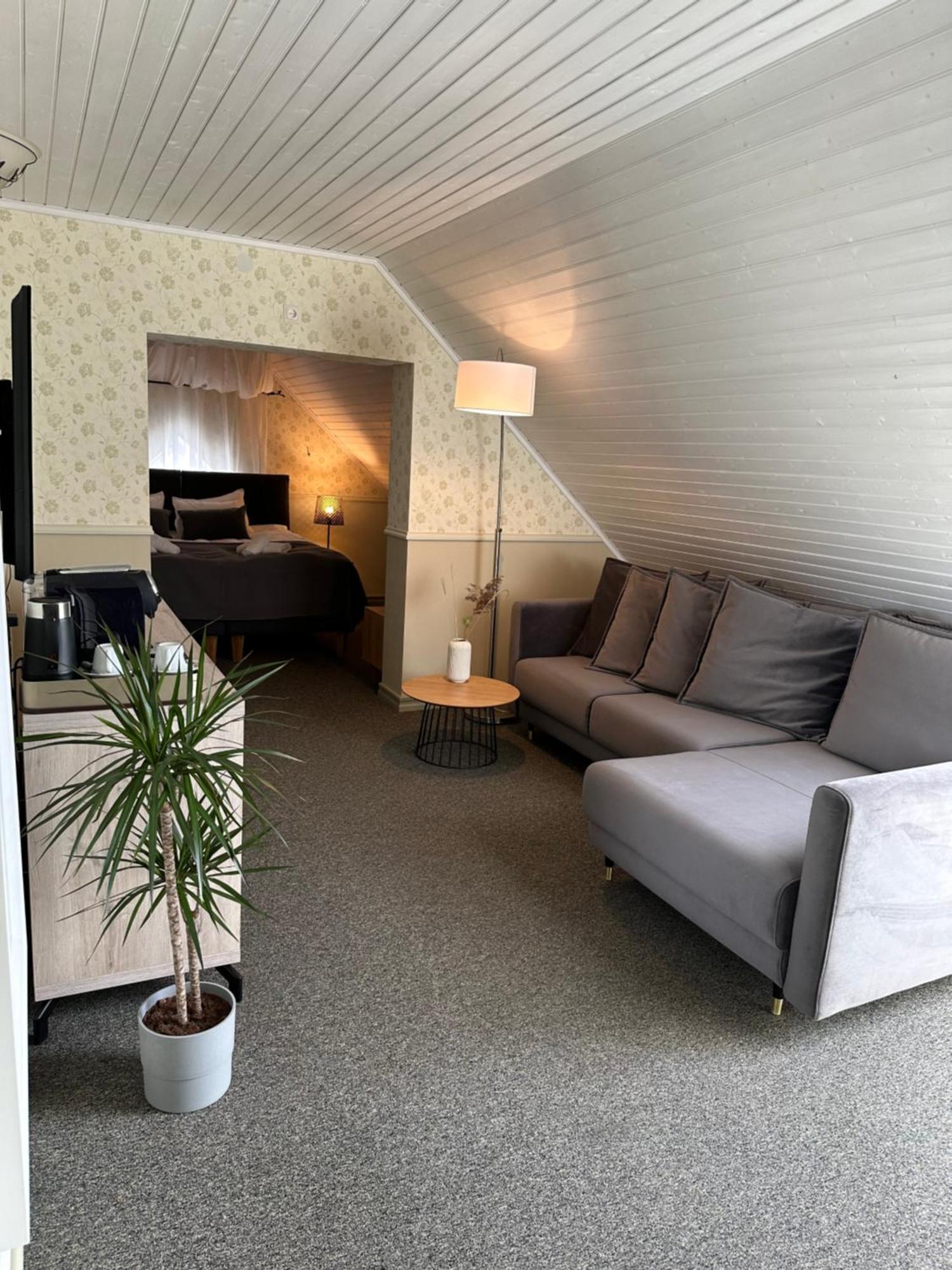 Vanalinna Boutique Hotel Kuressaare Bagian luar foto